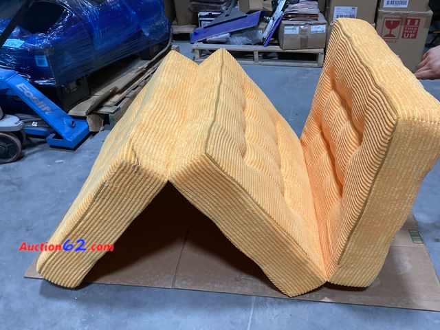 Lot 44-136b - MAXYOYO Tri-Fold Mattress 2. E-Commerce Return, A basic inspection has been given to this item. Sold AS-IS.