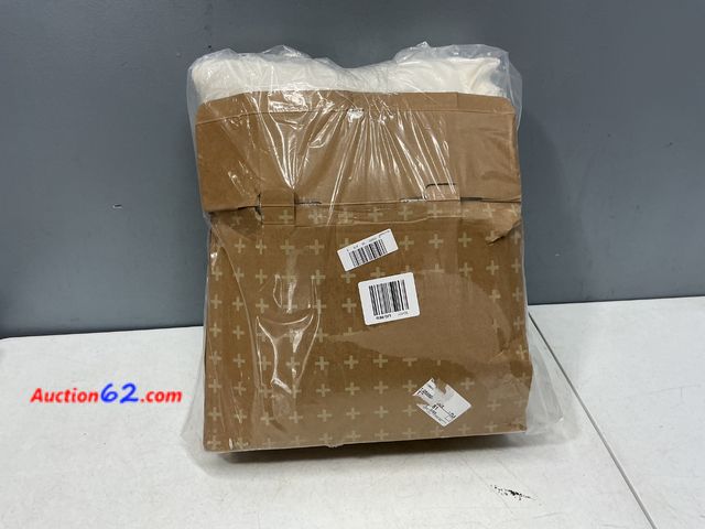 Lot 44-2614m - New White Comforter- Unknown Size E-Commerce Return, A basic inspection has been given to this item. Sold AS-IS. See All Photo's Not Tested