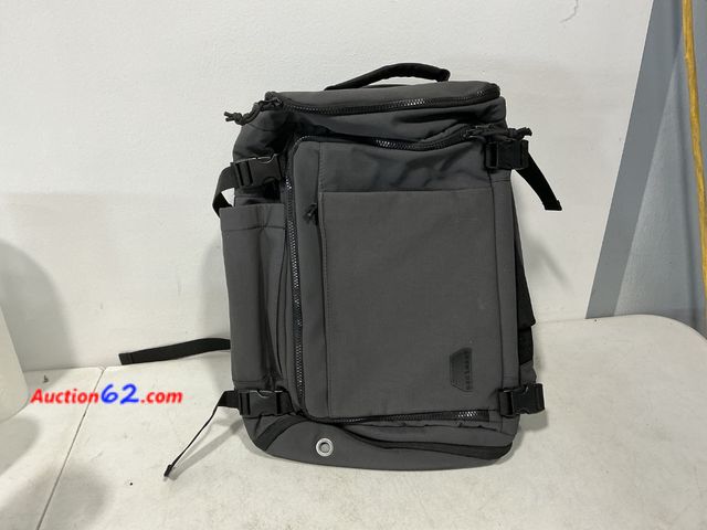 Lot 44-528j - BAGSMART Gray Backpack See All Photo's Not Tested E-Commerce Return, A basic inspection has been given to this item. Sold AS-IS.