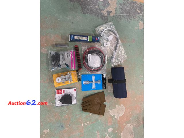 Lot 44-942 - MC4 Solar Extension Cable, 5ft 12AWG Pair - New Not Tested E-Commerce Return, A basic inspection has been given to this item. Sold AS-IS.