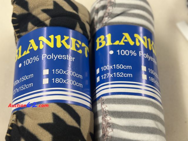 Lot 44-7570t - Lot of 2 100% polyester blankets. 127x152cm. NEW. See All Photo's Not Tested Never opened, Factory Sealed