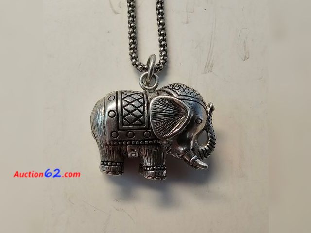 Lot 44-8372w - .925 STERLING SILVER MIDDLE EASTERN ELEPHANT PENDANT ON A .925 STERLING SILVER NECKLACE.-T