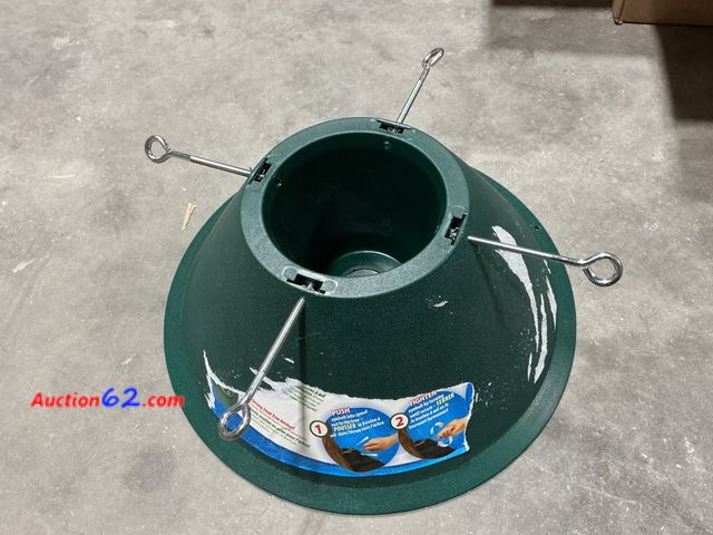 Lot 44-184j - Promotional Tree Stand Quaik Stand 7.5 E-Commerce Return, A basic inspection has been given to this item. Sold AS-IS.