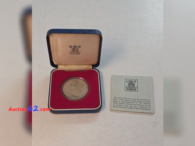 Lot 44-8380w - 1977 STERLING SILVER PROOF COMMEMORATIVE COIN ISSUED IN COMMEMORATION OF THE QUEEN'S SILVER JUBILEE! CONTAINS 28.276 GRAMS OF SILVER!! SILVE...