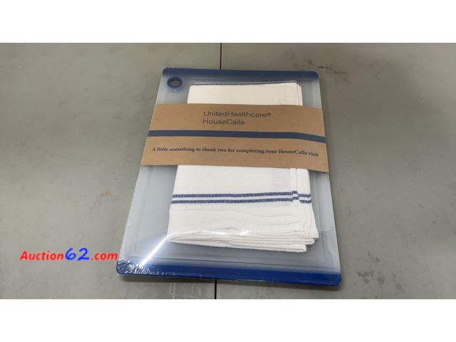 Lot 44-4017w - UnitedHealthcare HouseCalls Cutting Board &amp; Towels See All Photo's Not Tested Appears New, A basic inspection has been given to this ite...