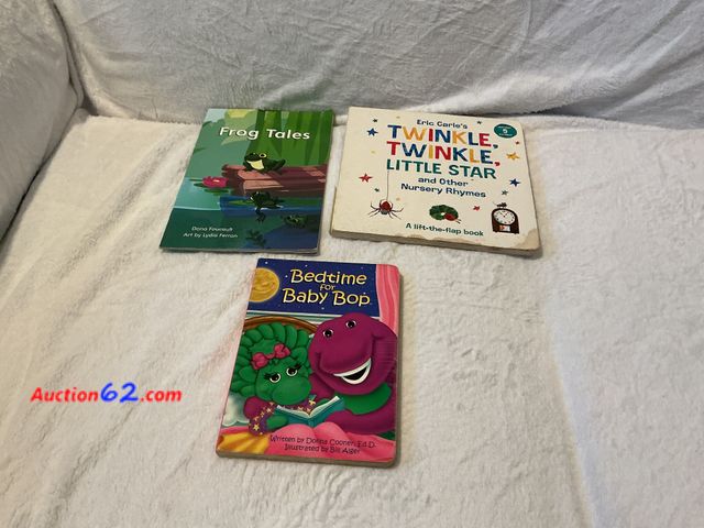Lot 44-1027m - Lot of (3) children’s books E-Commerce Return, A basic inspection has been given to this item. Sold AS-IS. Used See All Photo's Not Tested