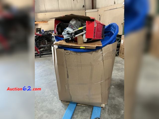 Lot 44-157t - Salvage Pallet Salvage Pallet, contains broken or incomplete items