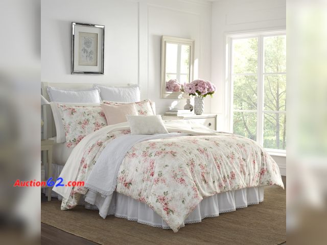 Lot 44-2575w - $137.99 Retail price - Laura Ashley - King Comforter Set, Luxury Bedding with Matching Shams, Stylish Home Decor for All Seasons (Wisteria P...