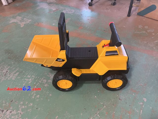 Lot 44-661g - CAT Dump Truck for Kids E-Commerce Return, A basic inspection has been given to this item. Sold AS-IS. Used See All Photo's Not Tested
