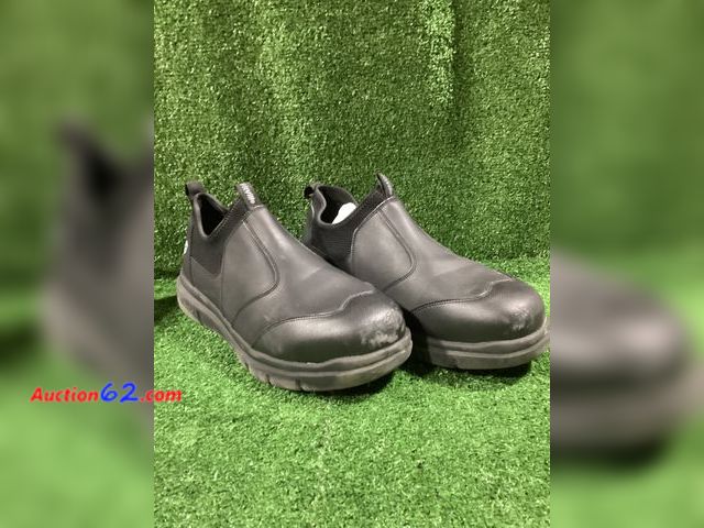 Lot 44-101g - fitville slip on safety shoes- Size 14EW Men  E-Commerce Return, A basic inspection has been given to this item. Sold AS-IS.