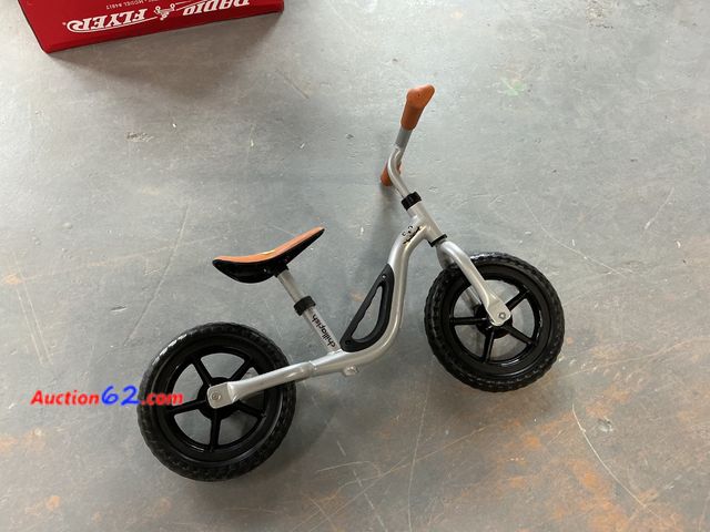Lot 44-591j - Chillafish Charlie Balance Bike
 See All Photo's E-Commerce Return, A basic inspection has been given to this item. Sold AS-IS. Not Tested