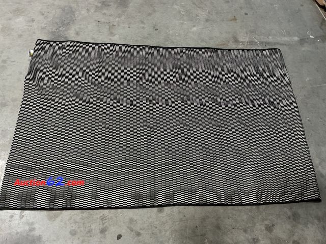Lot 44-284 - CRC 4x6 Micro Dash Rug Black and White Pattern See All Photo's E-Commerce Return, A basic inspection has been given to this item. Sold AS-IS...