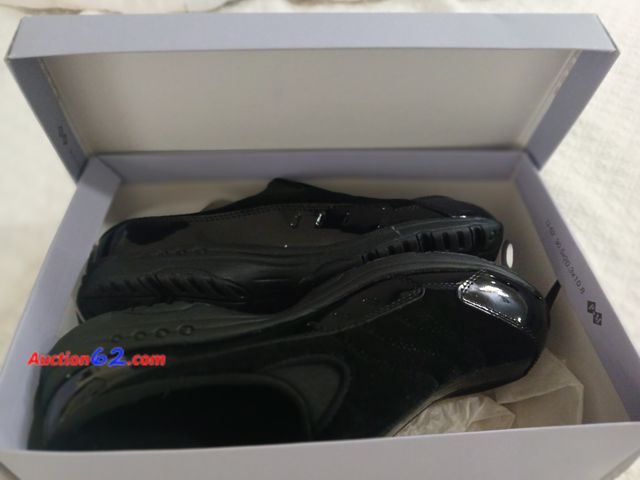 Lot 44-3620m - One pair of Women's size 11 Easy Spirit slip on shoes.  See all photos. Appears New, A basic inspection has been given to this item. Sold AS...