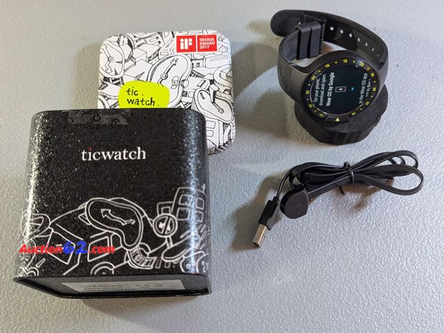 Lot 44-3085g - Mobvoi Ticwatch Black Watch Mobvoi Black Ticwatch Smartwatch - Appears Used but in very good condition - See Pictures - Tested - Powers On