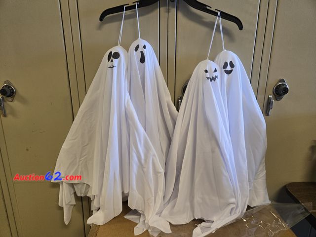 Lot 44-6677p - 4pc Hanging Ghosts Halloween Decor  Appears New, A basic inspection has been given to this item. Sold AS-IS.
