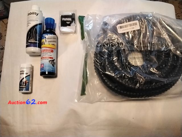 Lot 44-5593m - Lot of aquarium products. Appears New, A basic inspection has been given to this item. Sold AS-IS. See All Photo's