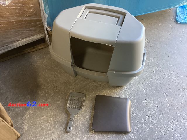 Lot 44-270p - Small Enclosed Cat Litter E-Commerce Return, A basic inspection has been given to this item. Sold AS-IS.