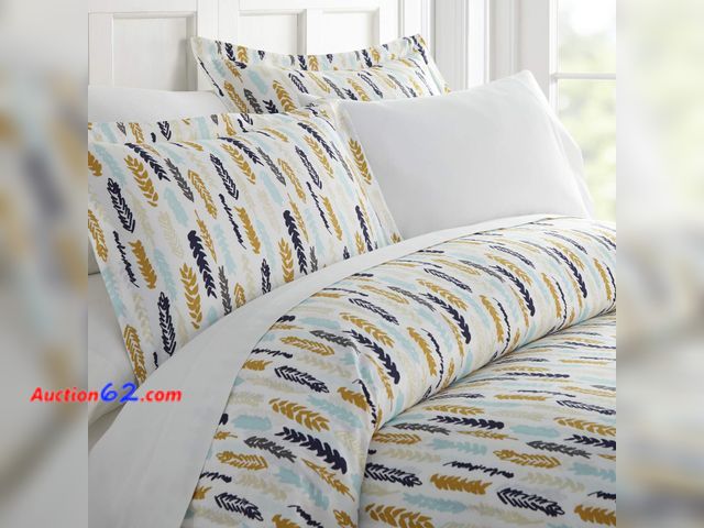Lot 44-2581w - $392.24 Retail price - Queen Ultra Soft Feathers Pattern 3 Piece Duvet Cover Set (Units per case: 12) Appears New, A basic inspection has be...