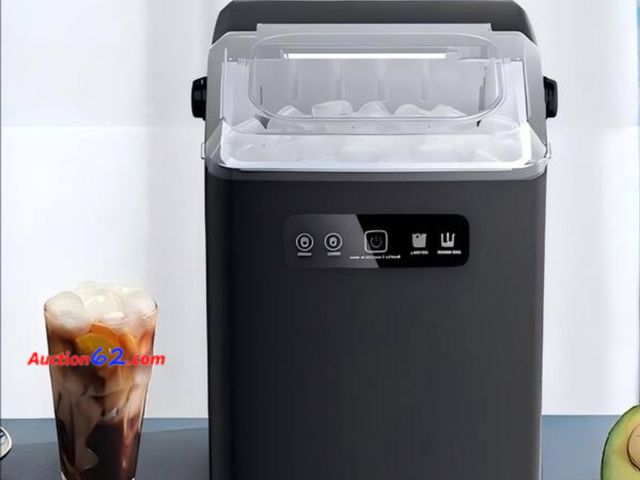Lot 44-7173j - 8.07 inch 26 lb. Bullet ice counter top portable ice maker, black Appears New, A basic inspection has been given to this item. Sold AS-IS. T...