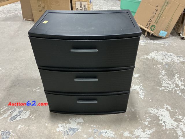 Lot 44-1659w - CRC 3 Drawer Wide Tow See All Photo's Not Tested E-Commerce Return, A basic inspection has been given to this item. Sold AS-IS.