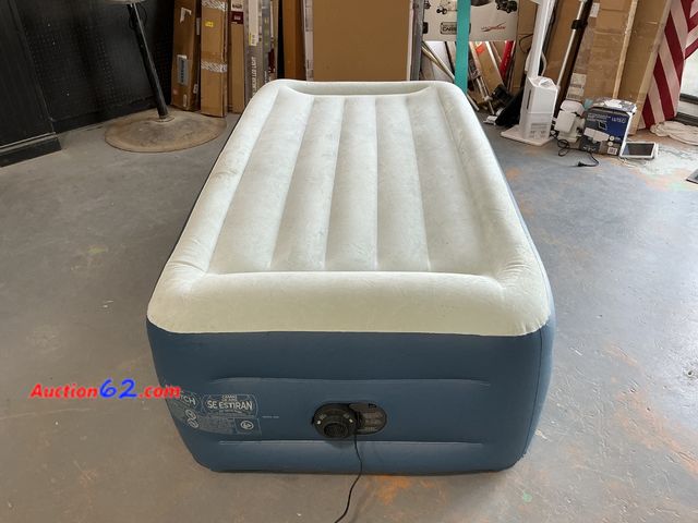 Lot 44-728o - Intex Mid-Rise Airbed Twin Dura-Beam Plug See All Photo's E-Commerce Return, A basic inspection has been given to this item. Sold AS-IS. Pow...