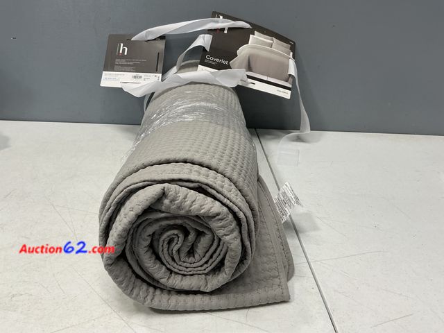 Lot 44-2610m - $125 Retail price - Home Expressions Geo Stitch Quilt, One Size, Gray Not Tested See All Photo's E-Commerce Return, A basic inspection has b...
