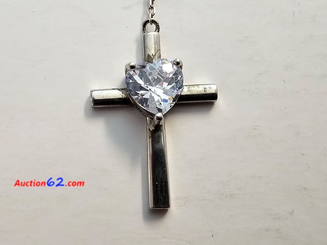 Lot 44-8382u - .925 STERLING SILVER CROSS WITH PRETTY HEART STONE. IT'S ON A .925 STERLING SILVER CHAIN THAT IS ACTUALLY A BIBLE BOOKMARK.-T