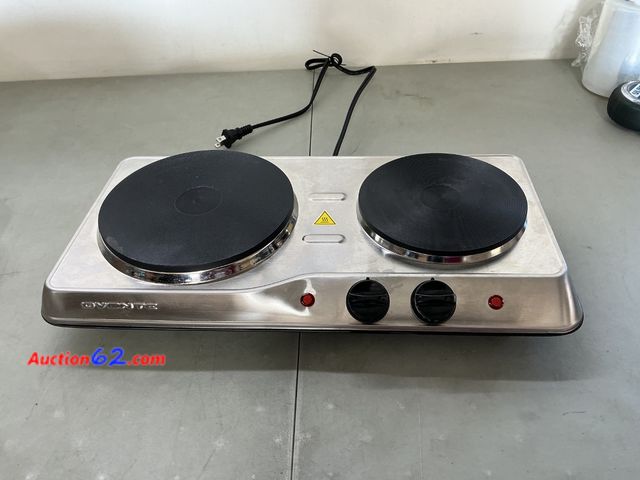 Lot 44-1949i - OVENTE Electric Countertop Double Burner, 1700W Cooktop with 7.25" and 6.10" Cast Iron Hot Plates, Temperature Control, Portable Cooking Sto...