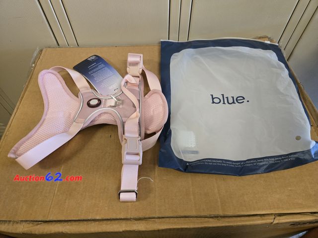 Lot 44-6507q - Dog Harness by Blue. (Large Feathered Rose) Appears New