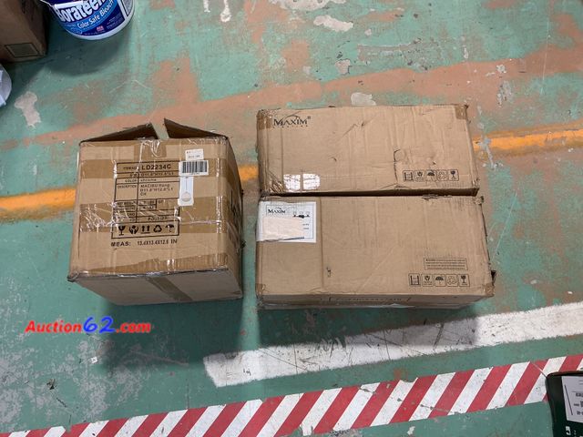 Lot 44-1515b - Lot of (3) light fixtures- missing (1) glass covering, seller states tested &amp; working 2. E-Commerce Return, A basic inspection has been ...