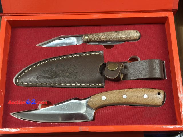 Lot 44-6069q - 2 pc s &amp; d lepoard knife set folding pocket and fixed blade with belt sheath. New. Pre tagged $25 from store closing. See All Photo's No...