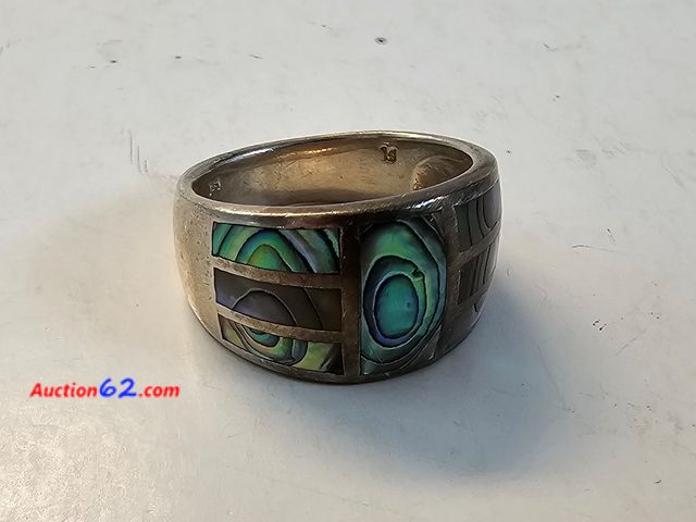 Lot 44-8400w - ANTIQUE .925 STERLING SILVER RING WITH GEORGEOUS ABALONE. SIZE IS APPROXIMATELY A 10. PLEASE LOOK AT THE PHOTO OF THE RING ON THE SIZER FOR ...