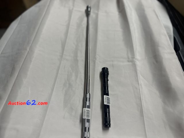 Lot 44-6011g - Set of 2 magnetic telescopic flexible head pick up tool with a 3 led flashlight built in. New See All Photo's Not Tested Never opened, Facto...