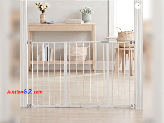 Lot 44-7047m - Regalo easy open 47 inch extra wide walk thru baby gate, white E-Commerce Return, A basic inspection has been given to this item. Sold AS-IS...