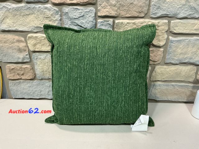 Lot 44-1570b - Green Pillow - Decorative, Home Decor See All Photo's Not Tested E-Commerce Return, A basic inspection has been given to this item. Sold AS-...