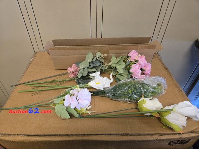 Lot 44-6656g - YAMLUO Rose Hydrangea Calla Lily Bunch Combination Appears New, A basic inspection has been given to this item. Sold AS-IS.