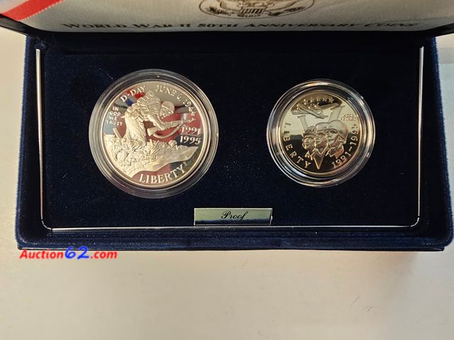 Lot 44-8359g - 1991-1995 WORLD WAR II COMMEMORATIVE PROOF 90% SILVER DOLLAR AND CLAD HALF DOLLAR. COMES IN ORIGINAL US MINT BOX.-NT