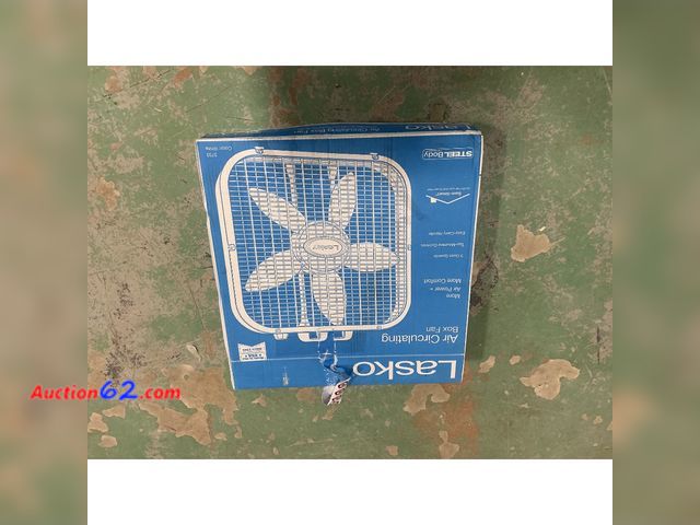 Lot 44-826f - Lasko 3733 20" Fan Box E-Commerce Return, A basic inspection has been given to this item. Sold AS-IS. Scratched Powers on, not tested furthe...