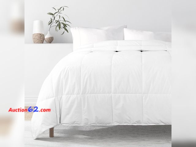Lot 44-640m - $209 Retail price - Home Collection Cotton Down Alternative Comforter or Duvet Insert, White King Appears New, A basic inspection has been g...