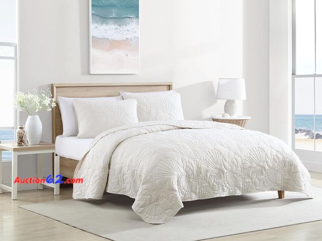 Lot 44-5501i - Caribbean Joe Full/Queen Outlined Shell 3-Piece Quilt Set, Coastal Beach Design Bedding, Ivory Appears New, A basic inspection has been give...