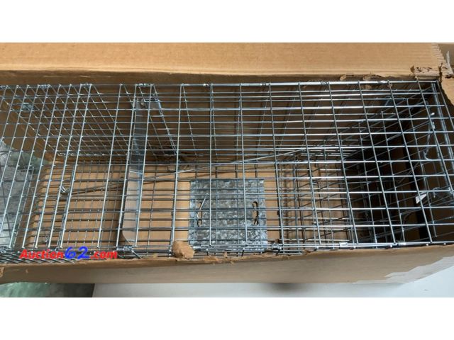 Lot 44-244a - HAVAHART 1079SR Large 1-Door Humane Catch and Release Live Animal Trap Cage - Live Raccoon Trap, for Bobcats, Beavers, Dogs, &amp; More See ...