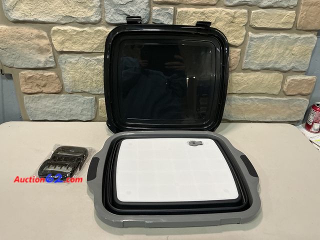 Lot 44-1731f - Collapsible Camping Sink Basin Dish Tub - Space Saving, Portable (CORNER OF TUB IS CHIPPED SEE ALL PHOTOS)  E-Commerce Return, A basic inspe...