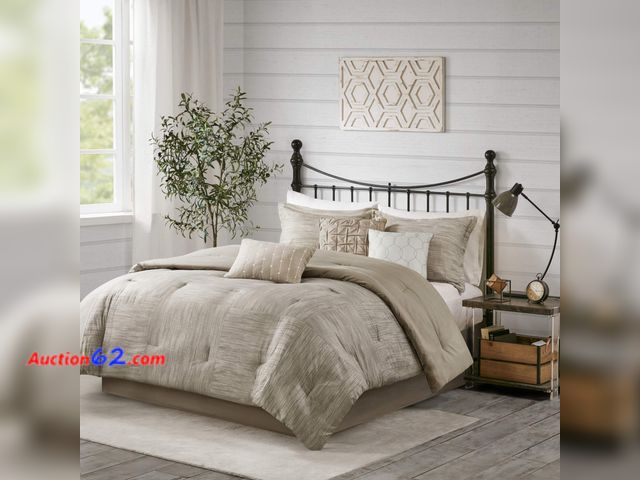 Lot 44-1522m - $83.99 Retail price - Madison Park Walter Comforter-Luxe Seersucker Print Design All Season Down Alternative Bedding, Matching Shams, Bedski...