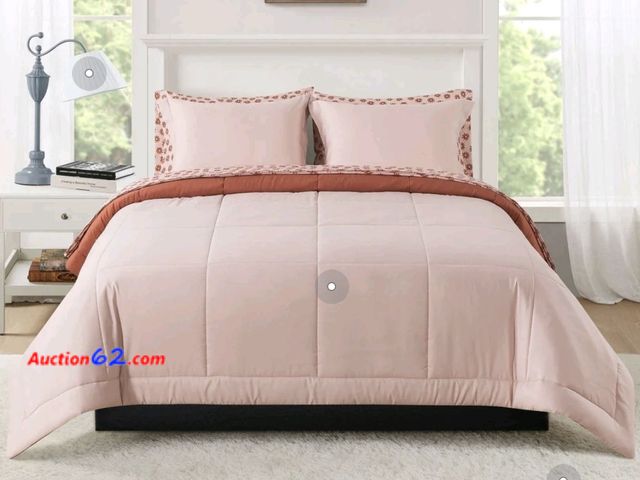 Lot 44-7075m - Mainstays reversible bed-in-a-bag comforter and sheet set, 7-piece, full, pink blush E-Commerce Return, A basic inspection has been given to...