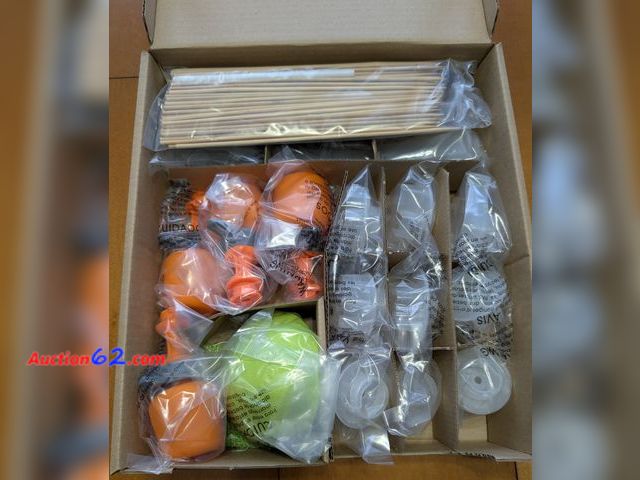 Lot 44-3008g - NEW - Push, Pop, and Eat! Fast and easy, the Pop Chef creates shapes from your favourite foods in seconds. 
It's perfect for holidays and ot...