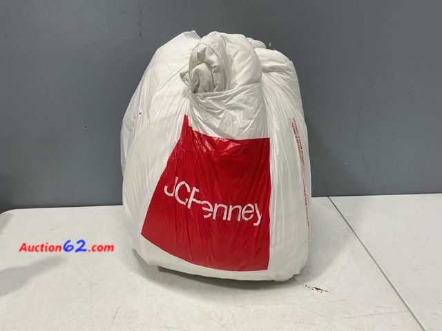 Lot 44-2617 - Market King Linen Comforter - Soft and Lightweight Down Alternative Comforter E-Commerce Return, A basic inspection has been given to this i...