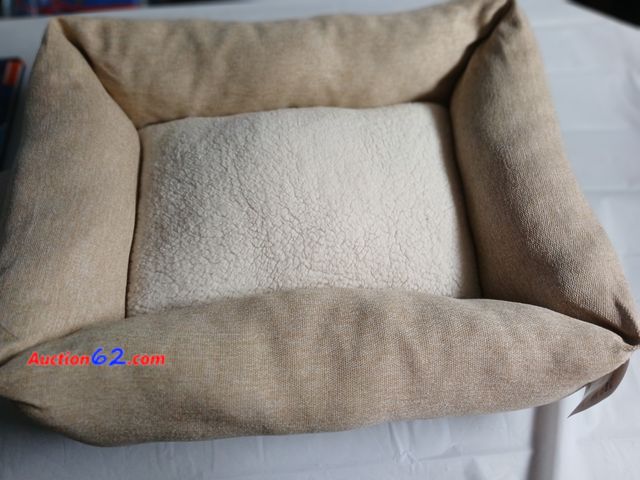Lot 44-2143g - New with tags
Medium pet bed
23 inches x 28 inches
Machine washable
Made with at least 90% recycle polyester
For pets only Appears New, A ba...
