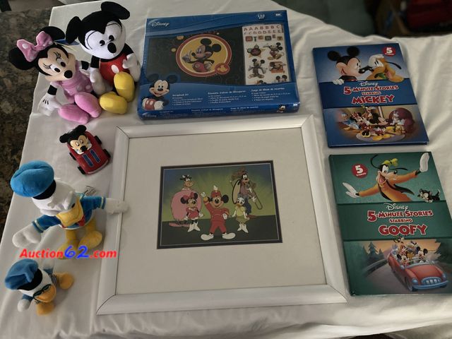 Lot 44-2004o - New Disney scrapbook kit. 132 pieces. Kit includes 8.5 in X 8.5 in scrapbook album. 6 sheets double sided paper.4 sheets of stickers. 17” X ...