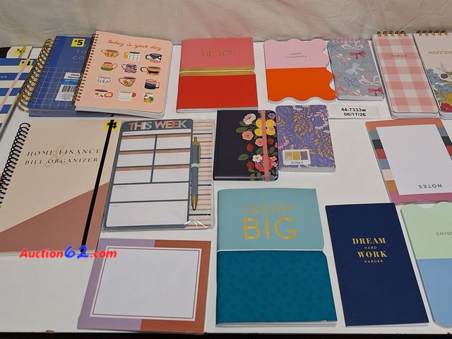 Lot 44-7333w - Miscellaneous lot of notebooks and notepads, E-Commerce Return, A basic inspection has been given to this item. Sold AS-IS.