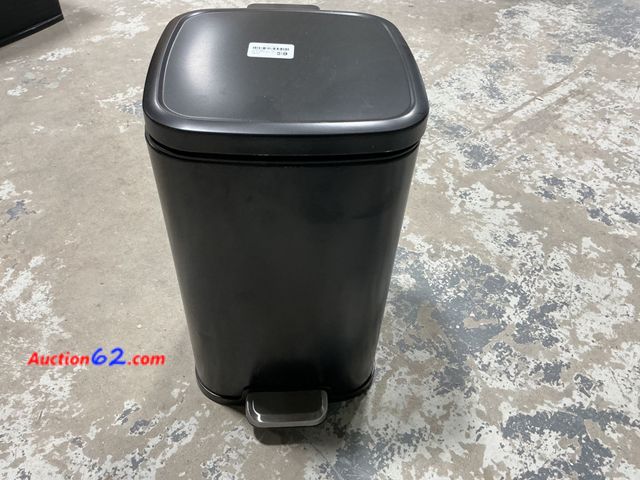 Lot 44-1660w - Simplehuman Step Trash Can - Rectangular, Matte Black See All Photo's Not Tested Appears New, A basic inspection has been given to this item...